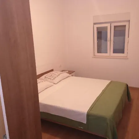 Ante Apartment Split